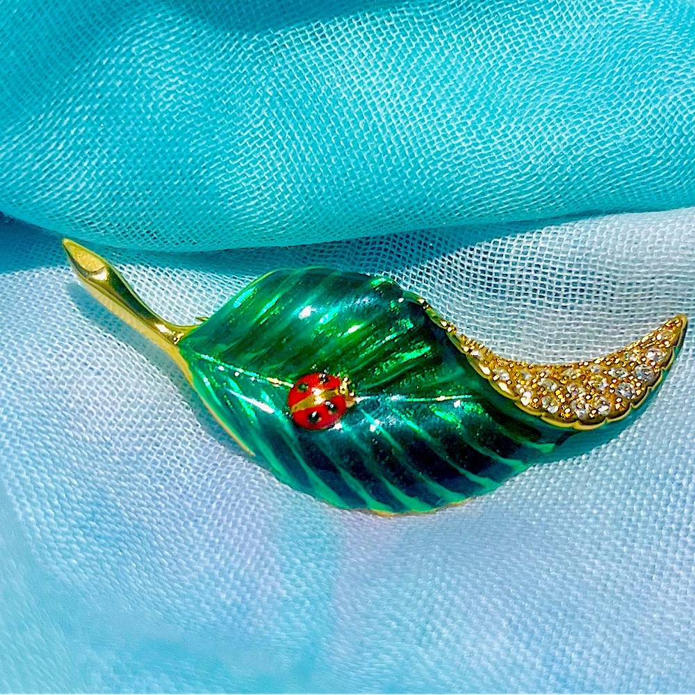 Van Dell Lady Bug Leaf Brooch
